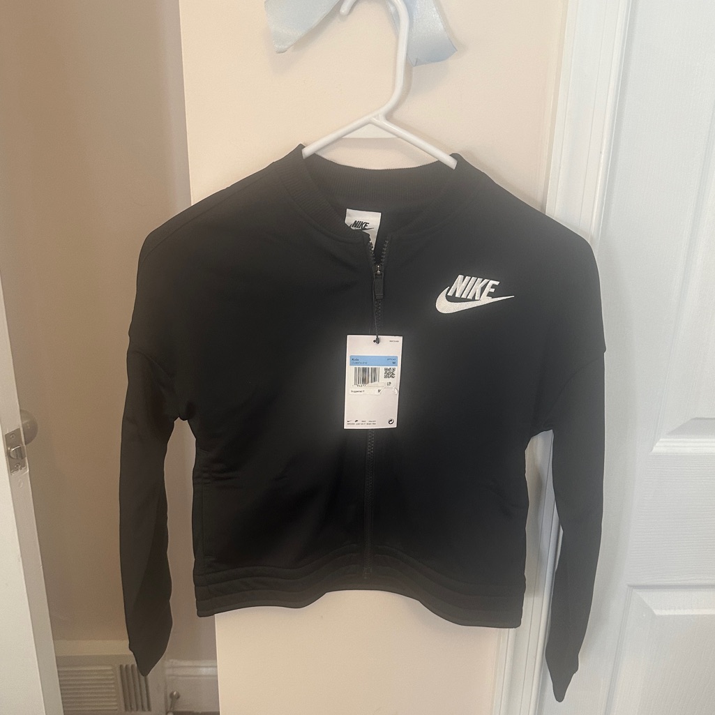 Girls Nike Medium Zip Up Jacket New With Tags Medium Perfect Condition